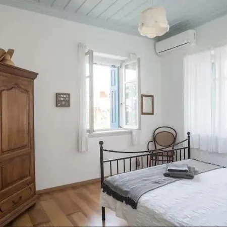 In Villa Pylos