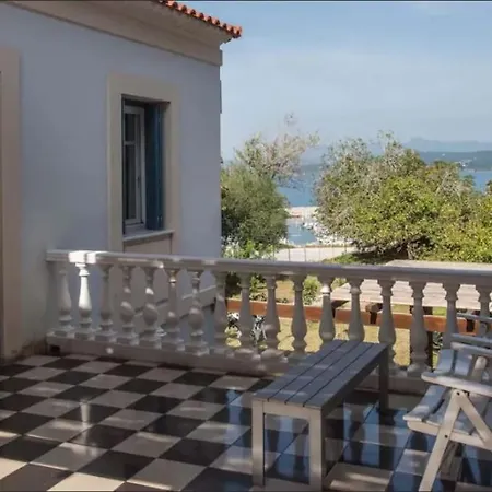 In Villa Pylos